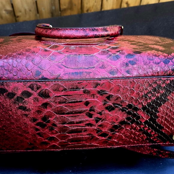 Stunning Michael Kors red snake print handbag w/ shoulder strap and dust bag/New - Picture 6 of 10